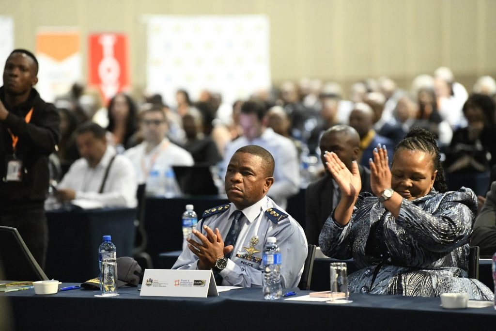 Bekukhona noMkhwanazi kwiDina yenkomfa yabatshali zimali