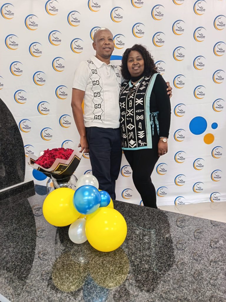 Usekuphindile uMaphinda Womphakathi
